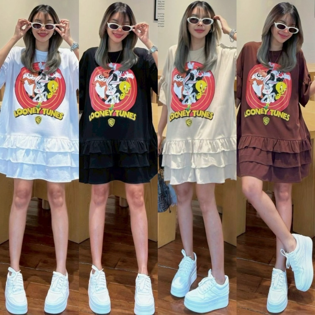 เดรสสั้นแต่งดีเทลชายระบาย 3 ชั้น ช่วงแขนเย็บรูดเพิ่มความพองพร้อมยางมัดผม
