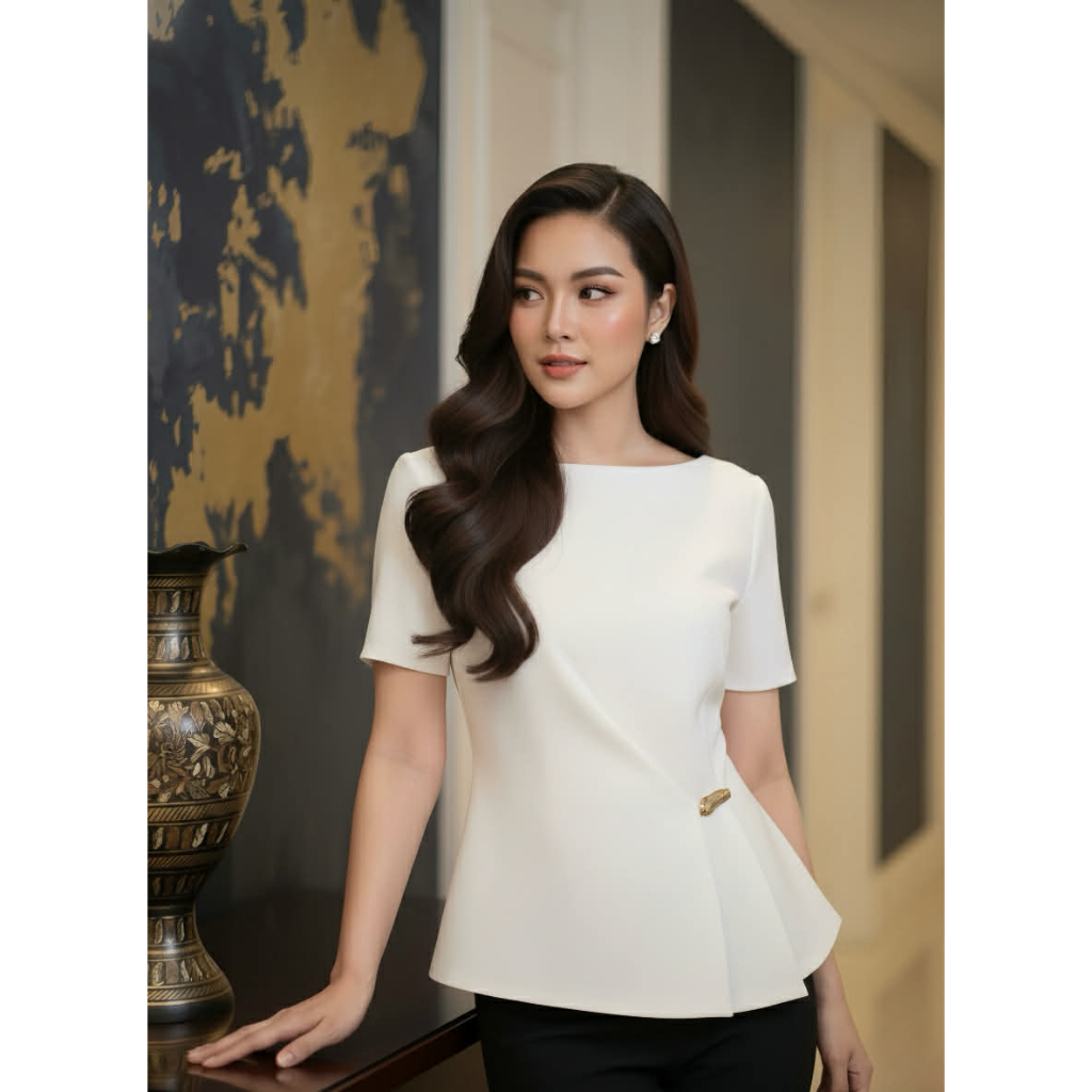 MISSY SHIRT - เสื้อเดี่ยวคอปาด ใส่อะไหล่โลหะที่เอว