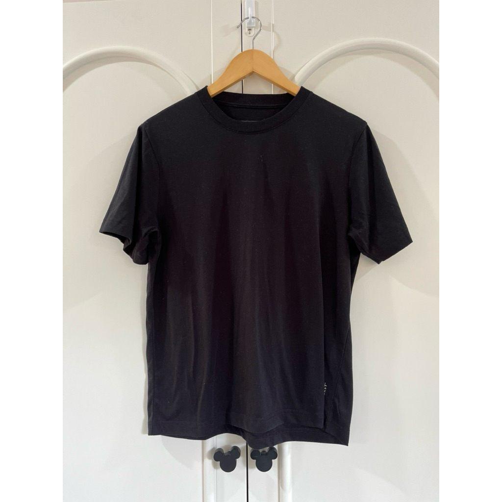 เสื้อยืดแขนสั้นมือสอง แบรนด์จีคิว GQ EASY ไซต์ M เสื้อดับกลิ่น 100% โพลีเอสเตอร์ ￼สีดำ คอกลม