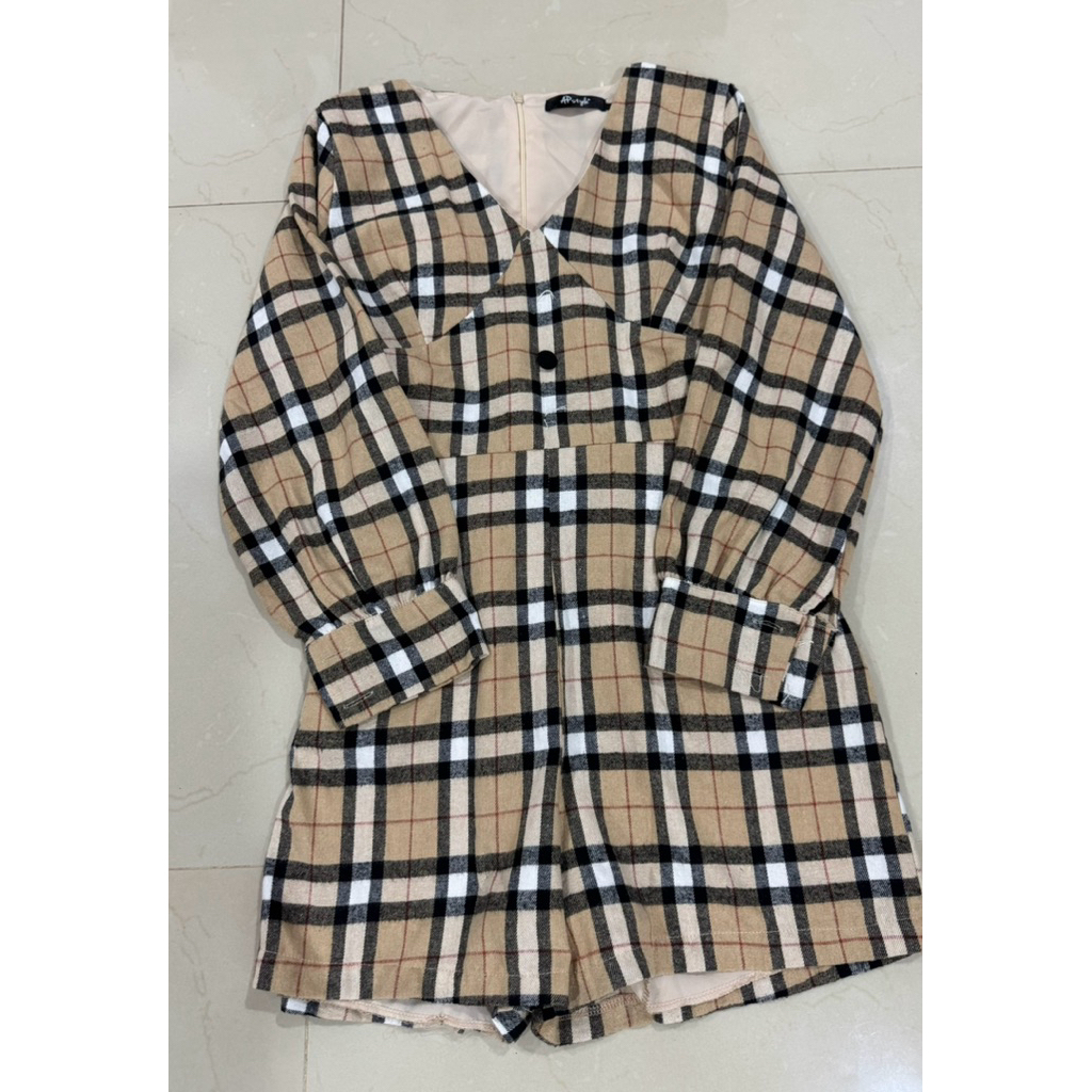 มือ2 s.l ป้ายap style ตำหนิกระดุมหลุดไม่มีผลต่อการใส่