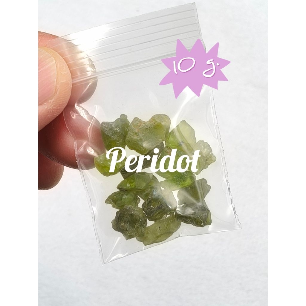 🌿 หินเพอริดอท เนื้อสีเขียวใสสวยธรรมชาติ ขนาดเล็ก บรรจุถุง 10 กรัม สำหรับสะสม หรือวางประดับ ( Peridot )