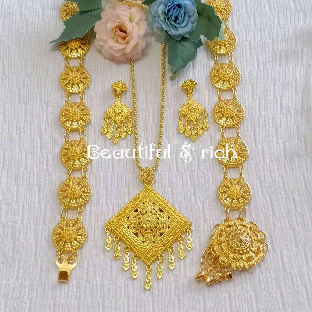 เครื่องประดับชุดไทยเป็นชุดสีทอง สร้อยคอพร้อมต่างหูหนีบ เข็มขัด   รหัสBT007