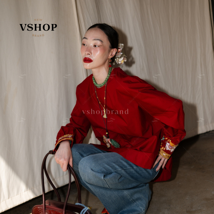 พร้อมส่ง เสื้อกี่เพ้าคอกลมปลายแขนปักน้องม้า+สร้อย งานป้ายvshopbrand