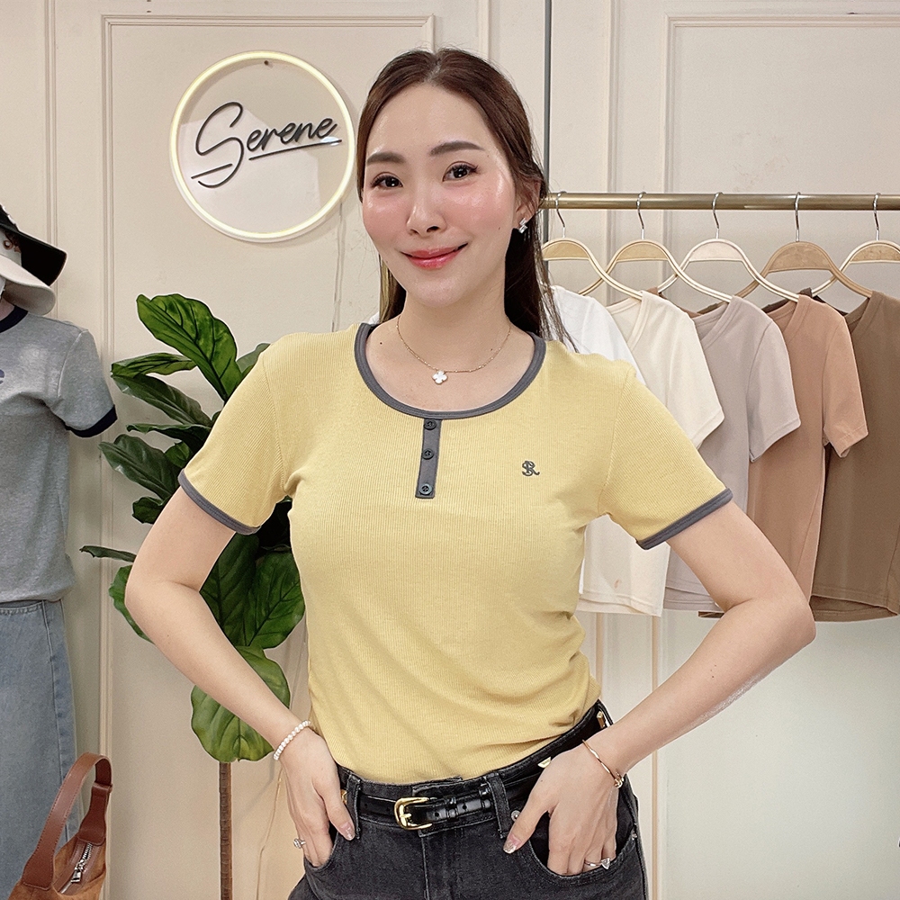 Serene's Choice เสื้อคอยู ผ้าร่องเล็ก แต่งกระดุมหน้า ผู้หญิง มินิมอล U-neck Ribbed Shirt รูปที่ 7
