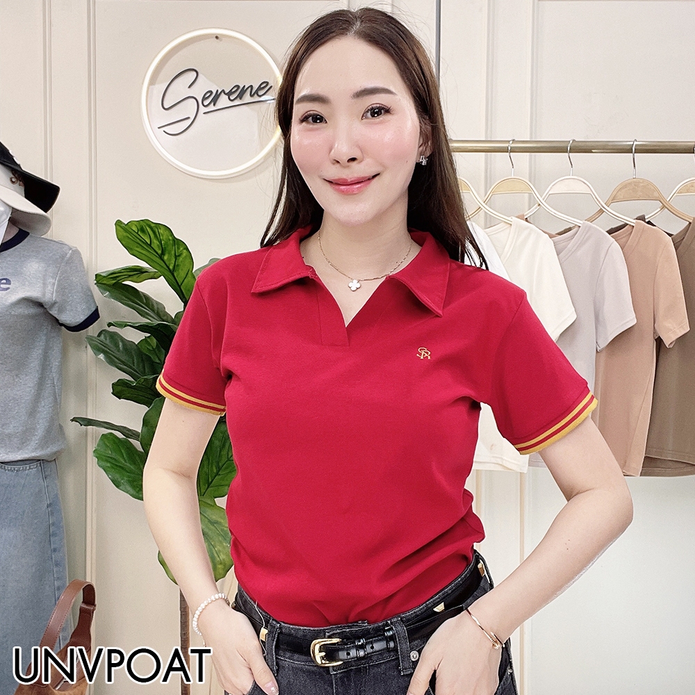 Serene's Choice เสื้อคอวีโปโล แขนสั้น ทรงสวย ปักโลโก้หรู แต่งขอบแขน ผู้หญิง V-neck Polo Shirt