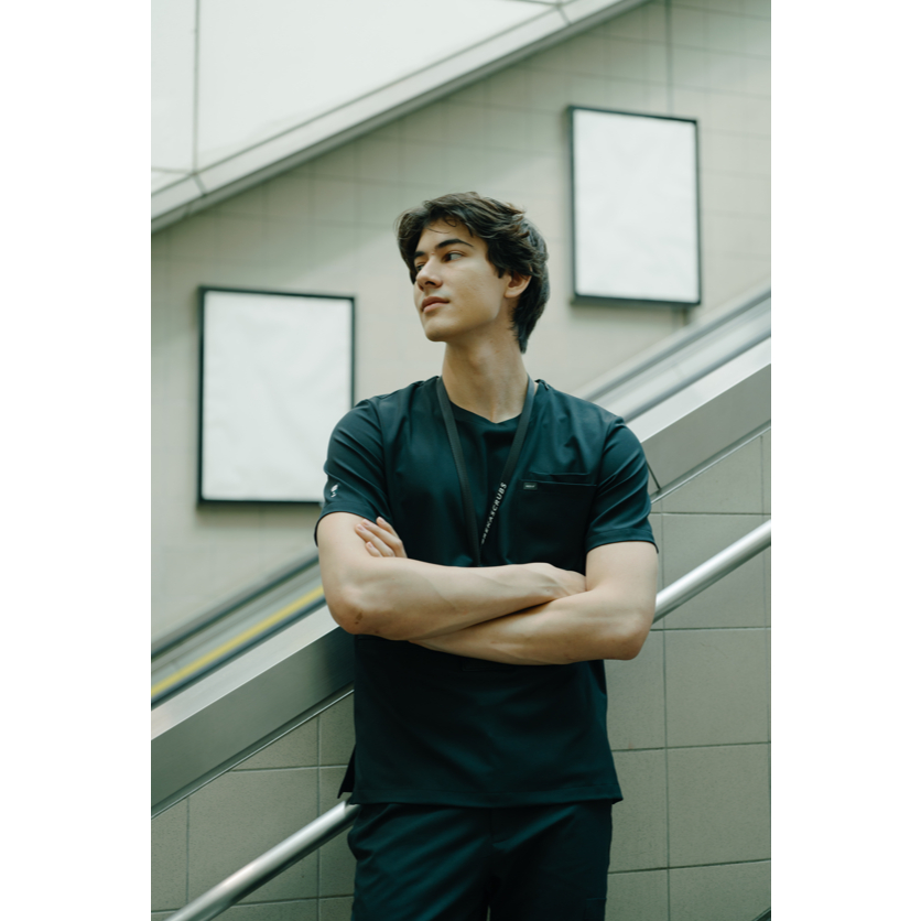 REKA SCRUBS - เสื้อคอกลม สี Espresso Black - BEATRIX (ชุดสครับแพทย์ พยาบาล พร้อมปักชื่อ)
