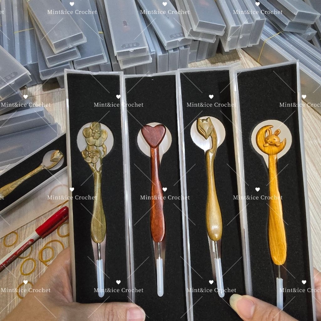 เข็มถักโครเชต์ไม้หวงถาน พร้อมเข็มสแตนเลส ด้ามจับไม้ ถักไหมพรม DIY งานฝีมือ ราคา ถูกที่สุด ดีลบีเคเค