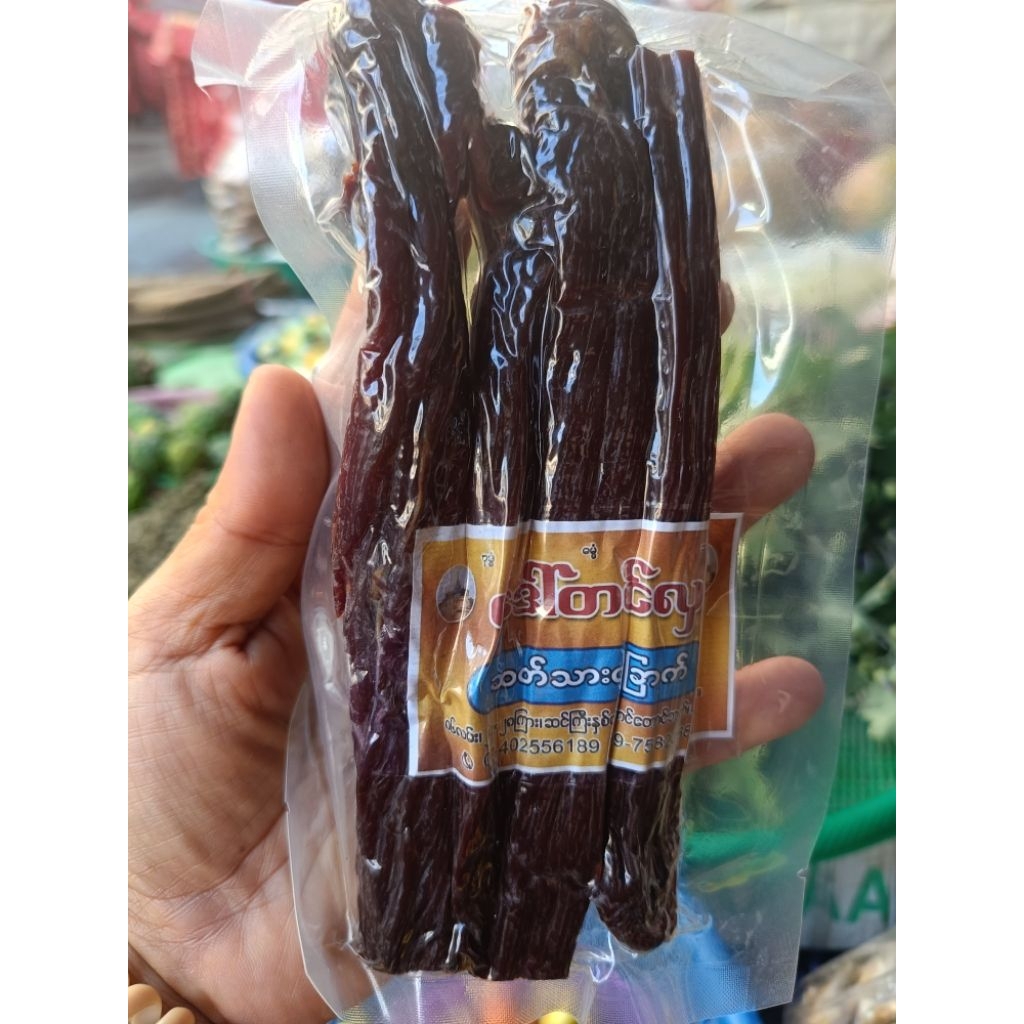 เนื้อแพะแดดเดียวเป็นแท่งๆ