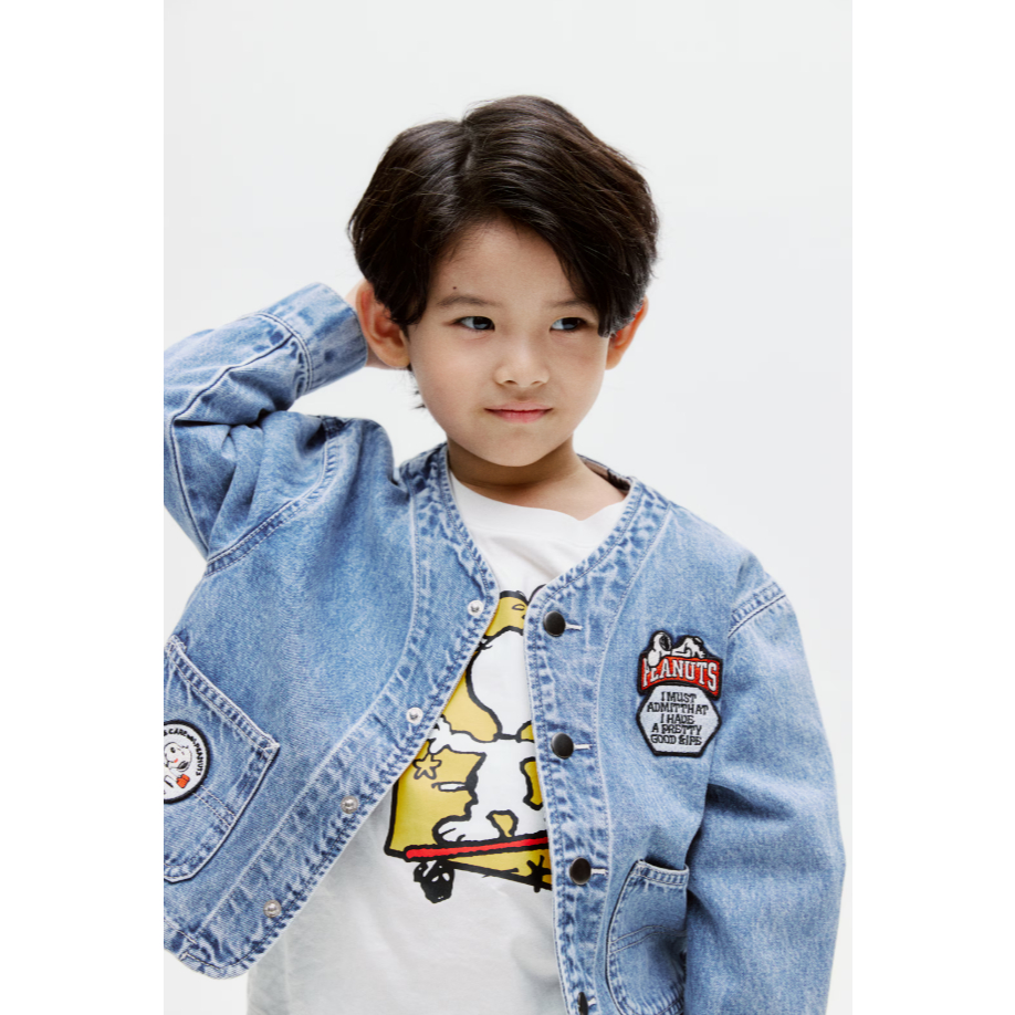 H&M(เอชแอนด์เอ็ม) แจ็กเก็ตยีนส์ตกแต่งแอปพลิเค้ เด็กชาย 1325672_1