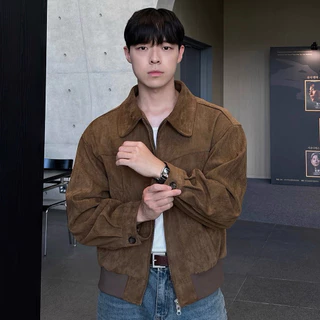 เสื้อแจ็คเก็ตผู้ชายหนังกลับหลวมซิปออกแบบปกอเนกประสงค์เสื้อแจ็คเก็ตโมโนโครมเรียบง่าย แจ็คเก็ตเที่ยวบิน