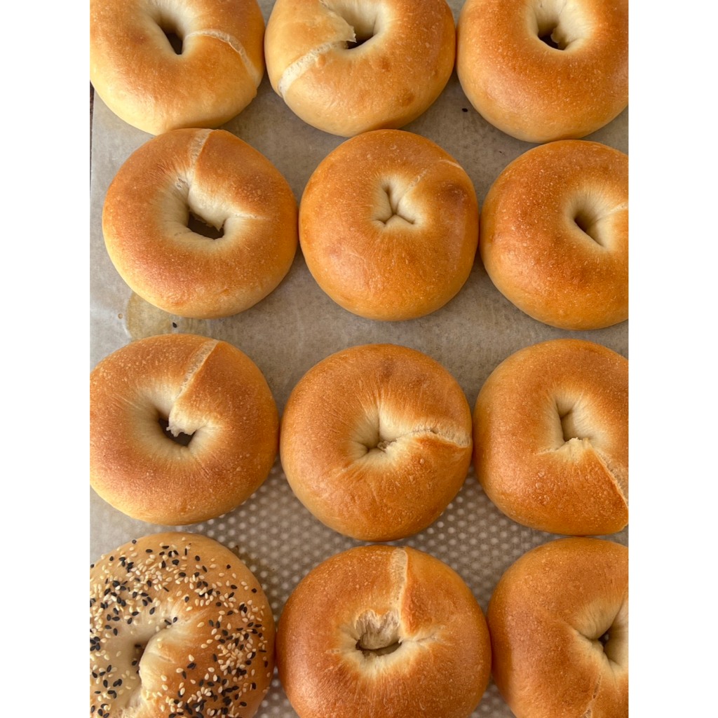 ขนมปัง เบเกิ้ล ชื้นละ 100g. Plain bagel ทำใหม่ทุกวัน