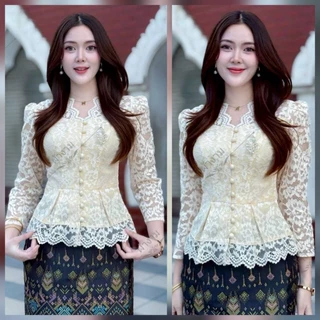 เสื้อลูกไม้คอระบายกระดุมหน้าแต่งระบายล่าง