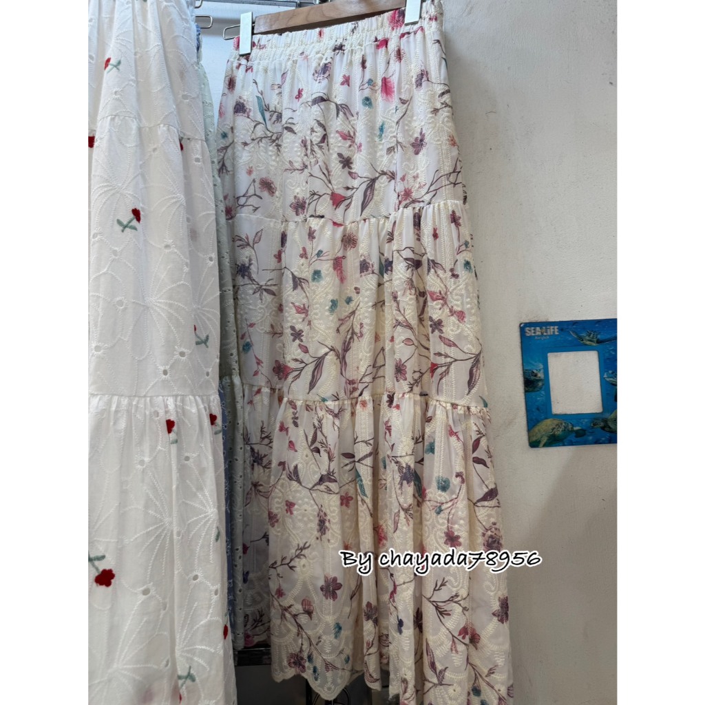 กระโปรงยาวผ้าแก้วลายดอกไม้ปักลายในเนื้อผ้า เย็บต่อกัน 3 ช่วง #5531-2 - รูปที่ 3