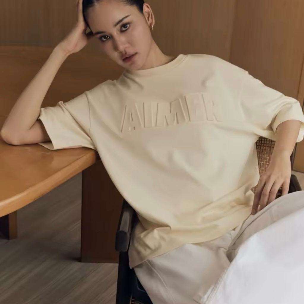 เสื้อยืดสีครีมจากร้าน aimerwomen (ใส่ครั้งเดียว)