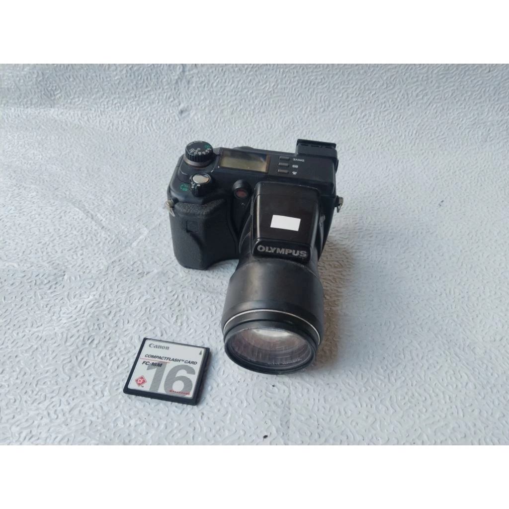กล้องดิจิตอล Olympus Camedia E-100 RS