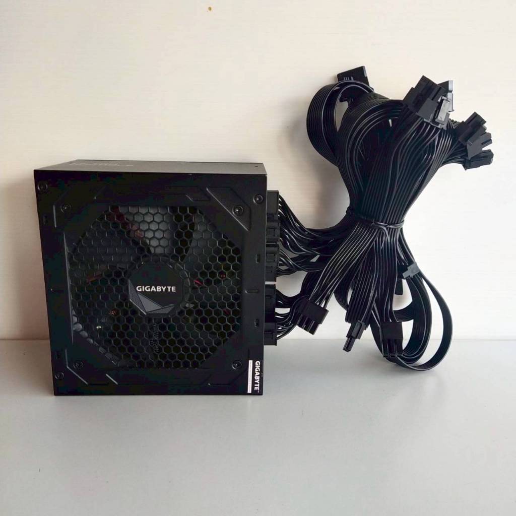 PSU  GIGABYTE  UD850GM  (80 + GOLD)  ประกัน  GIGABYTE  14/10/2028