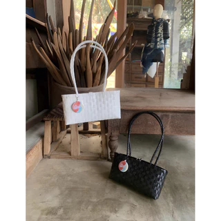 กระเป๋าสานพลาสติกงาน 𝐇𝐚𝐧𝐝𝐦𝐚𝐝𝐞 𝟏𝟎𝟎% 👜รุ่นมินิ🤏🏻