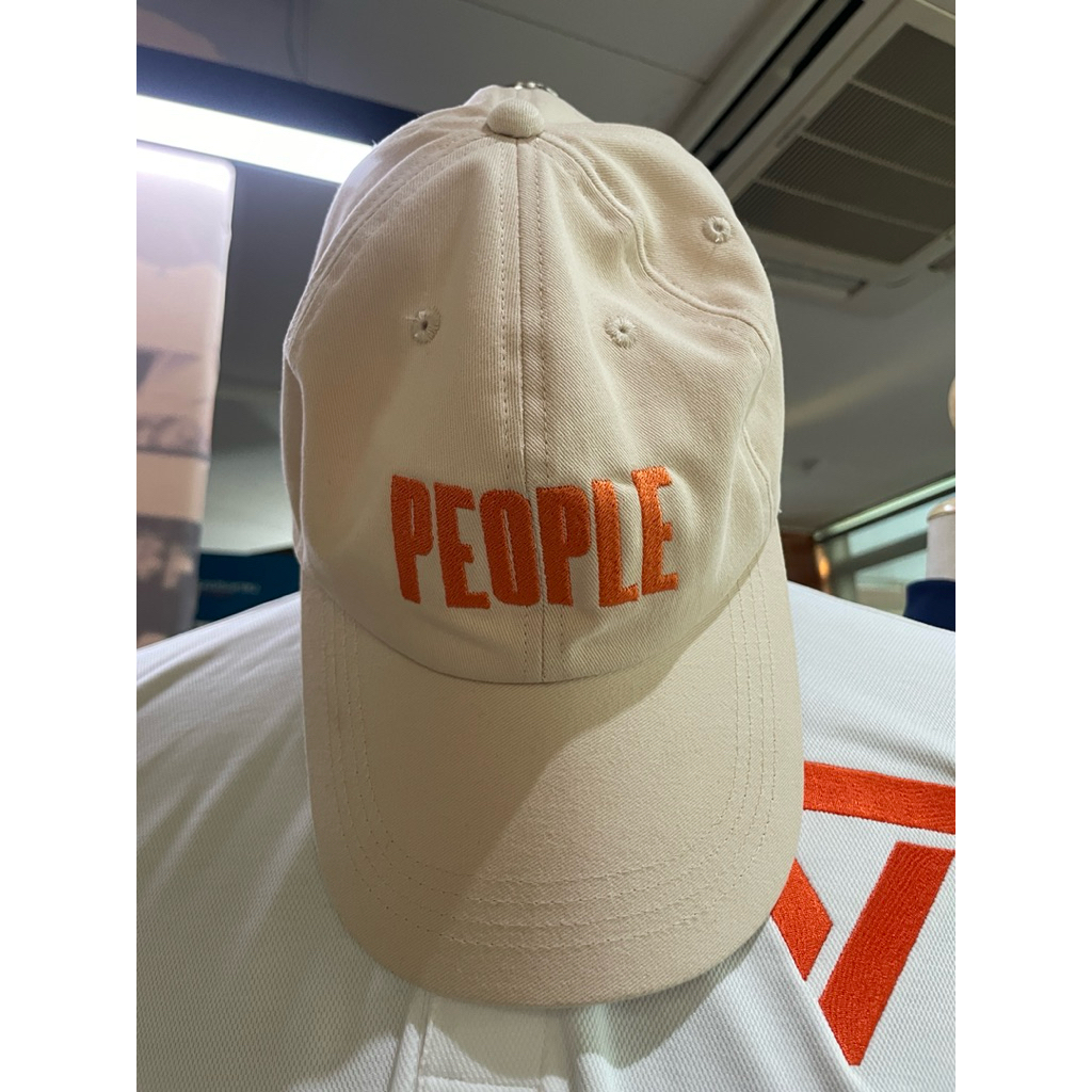 ของแท้ หิ้วจากสำนักงานใหญ่ หมวก People สีครีม