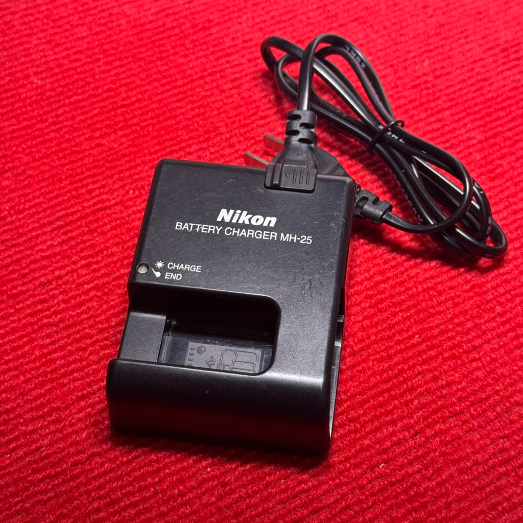 [ของแท้] แท่นชาร์จ Nikon MH-25 สำหรับแบตเตอรี่ EN-EL15 (D750, D850, Z6, Z7) - มือสอง สภาพดี