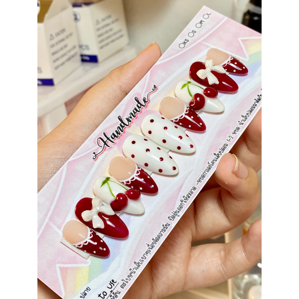 เล็บปลอมสำเร็จรูป 🍒 (จัดส่งภายใน2วัน) ปั้นนูนเชอรี่ แถมอุปกรณ์ติด เปลี่ยนทรง/ไซส์ฟรี