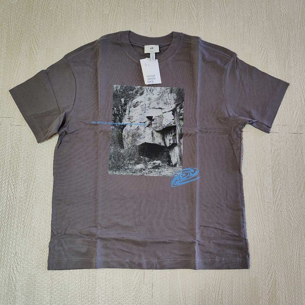 H&M T-shirt เสื้อยืดคอกลม พิมพ์ลาย มือ1 Shop ไทย
