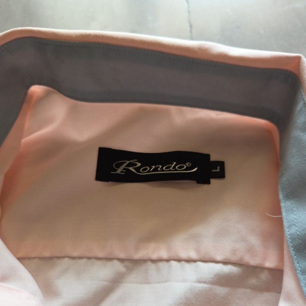 เสื้อเชิ้ตแขนยาวผู้ชายสีชมพูพาสเทลตัดขอบแขนด้วยสีเขียวอมฟ้าพาสเทล Rondoไซร์ L