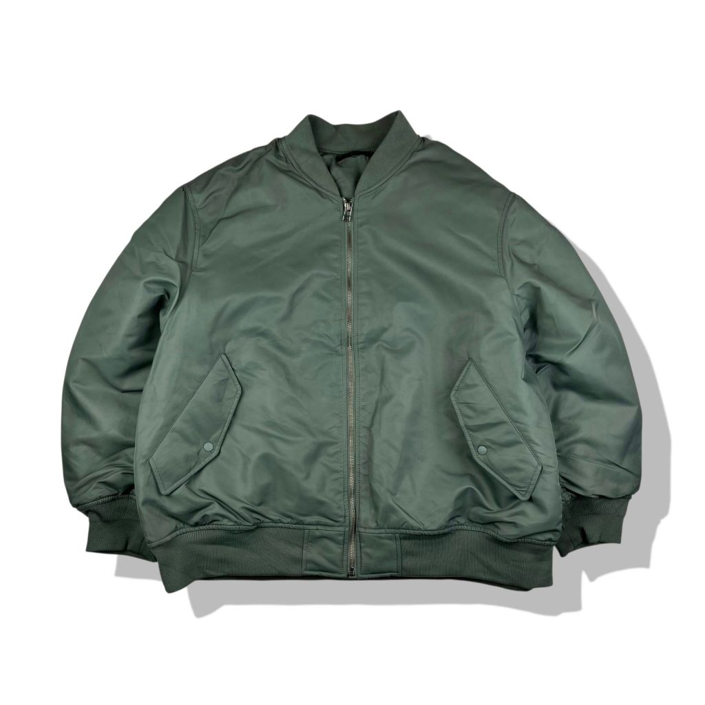 Uniqlo Military Green Bomber Flight Jacket มือสอง รอบอก 54”