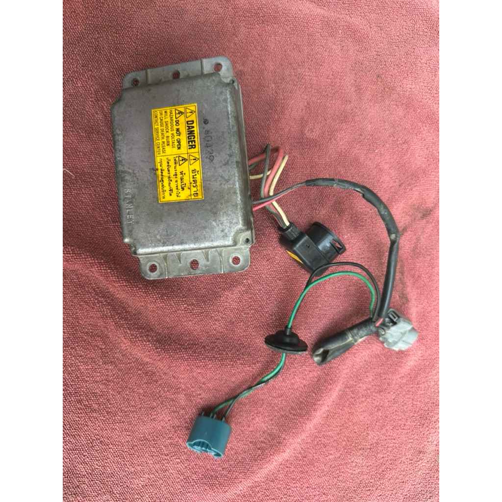 (แท้ถอด)บัลลาสต์ไฟ XENON ISUZU DRAGON EYE / D-MAX