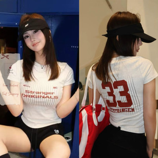 เสื้อยืดผู้หญิง เสื้อครอป แขนสั้น คอกลม ทรงสลิมฟิต สกรีนลายฟิวสปอร์ต ผ้าร่องยืด | Black Cherry