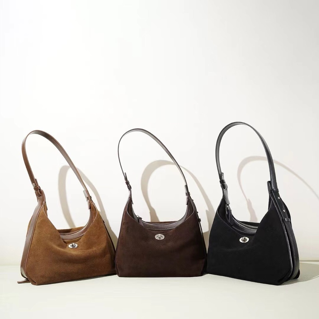 Curve Hobo-BKK529  ออกแบบมาเพื่อดึงความโดดเด่นทรงโค้งมน hobo