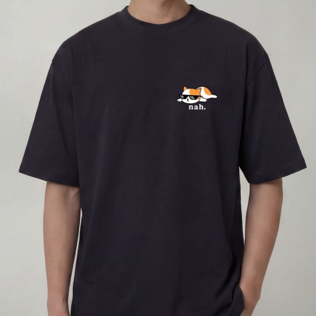KONEKO เสื้อยืดโอเวอร์ไซส์ ลายแมว ผ้าคอตตอน 100% Unisex ทรงหลวม รุ่น nah.