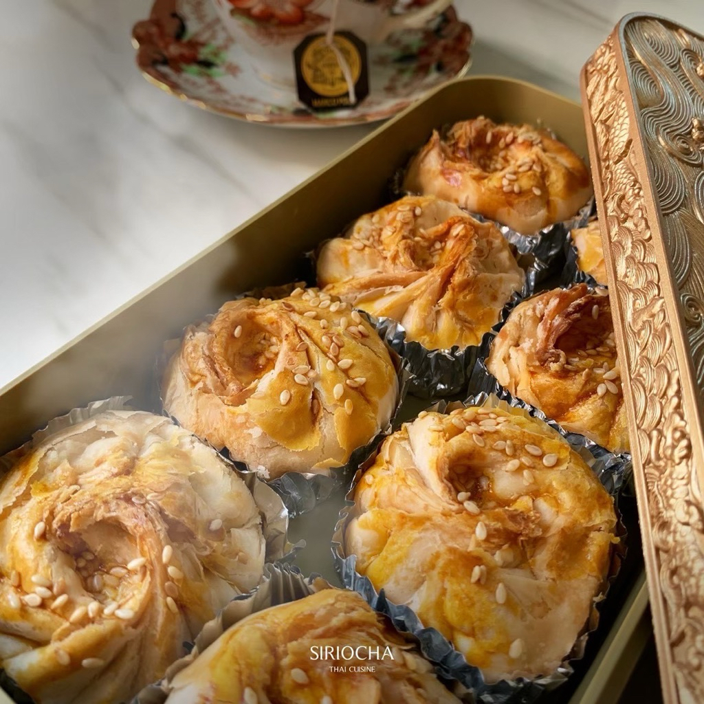 ต้นตำรับ ขนมเปี๊ยะหมูแดงเตาถ่าน ขายดีอันดับ 1 ของร้าน แป้งเรียงชั้น เนื้อฉ่ำ อุ่นทานยิ่งอร่อย