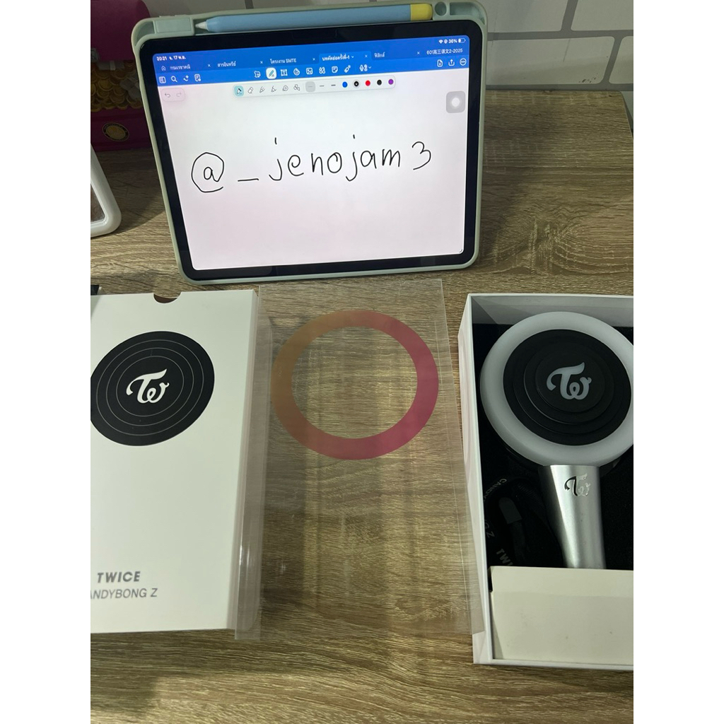 candy bong แท่งไฟ twice ver.2 ของแท้ (มือสอง ไม่มีตำหนิ ไม่เคยผ่านการใช้งาน)
