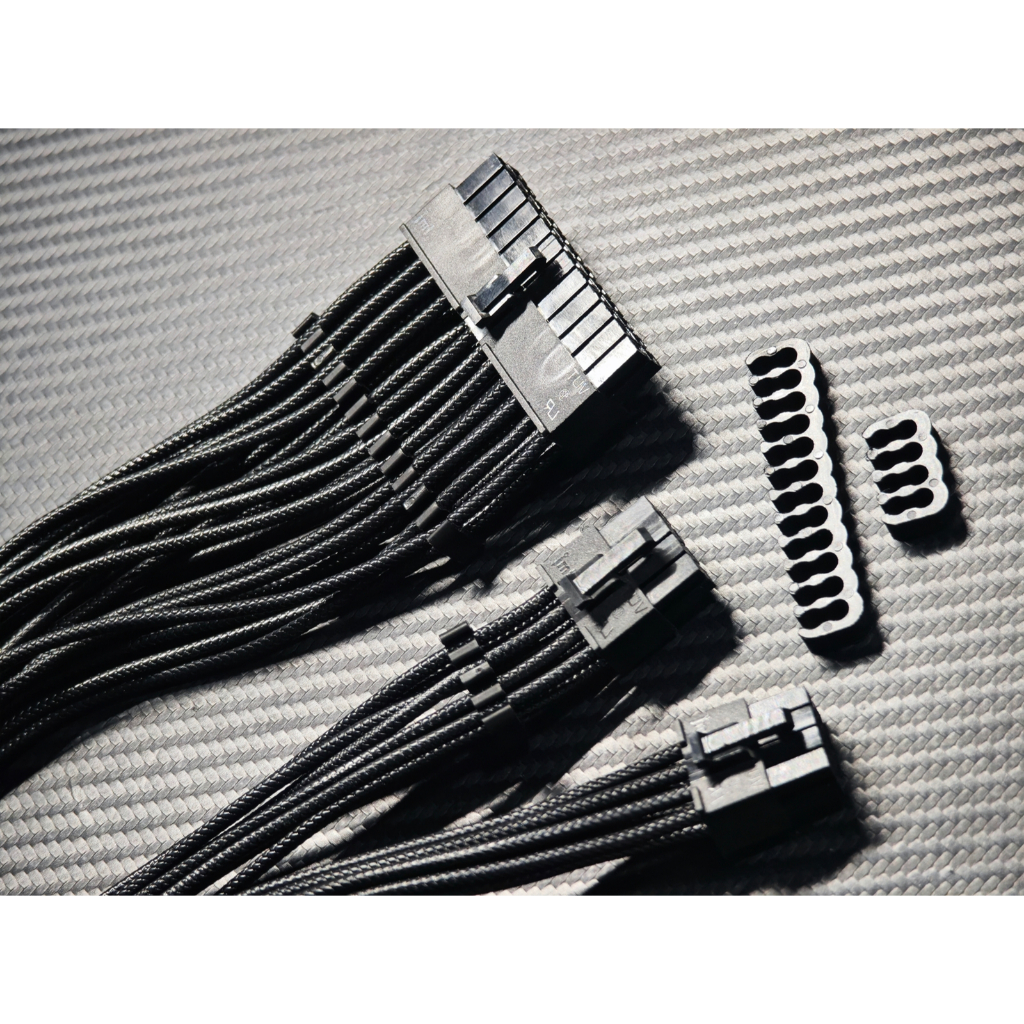 สายแต่งแบบนิ่ม ของThermalright SFX Power Supply 750W 80 Plus Platinum (มือสอง)