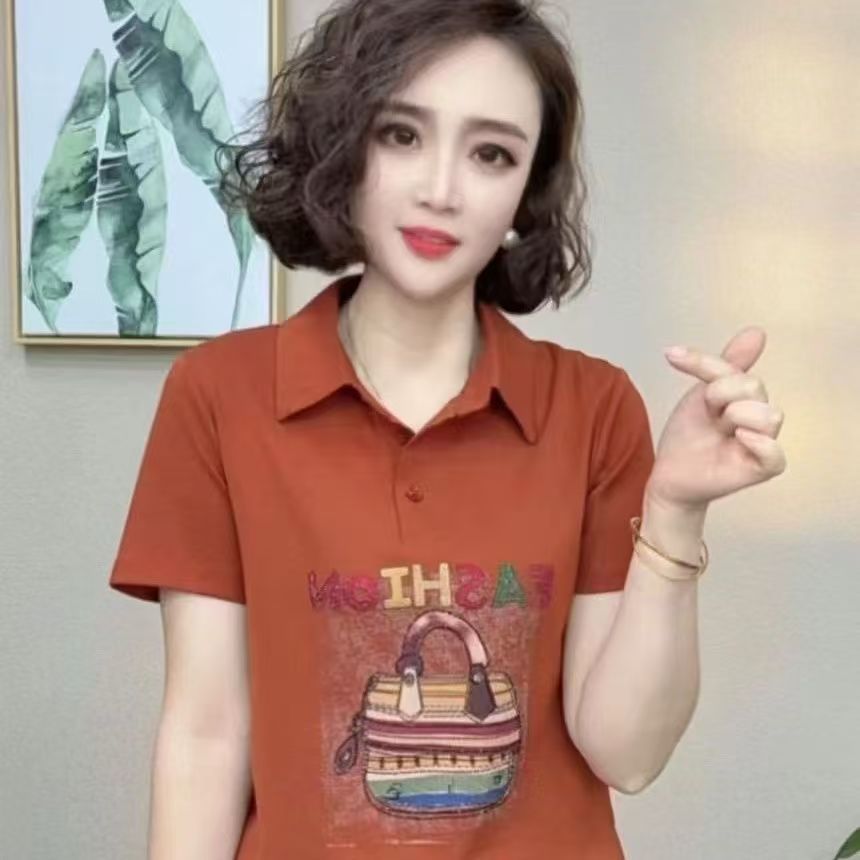 เสื้อยืดคอปกพิมพ์ลายแฟชั่นใหม่ ฤดูร้อน 2026, เข้ารูป, ลดอายุ, เสื้อคลุมสั้นอเนกประสงค์สไตล์ฮิตสำหรับคุณแม่