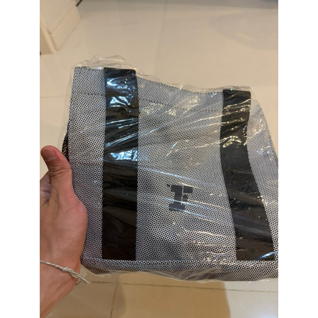 กระเป๋าถือFitness first 💯