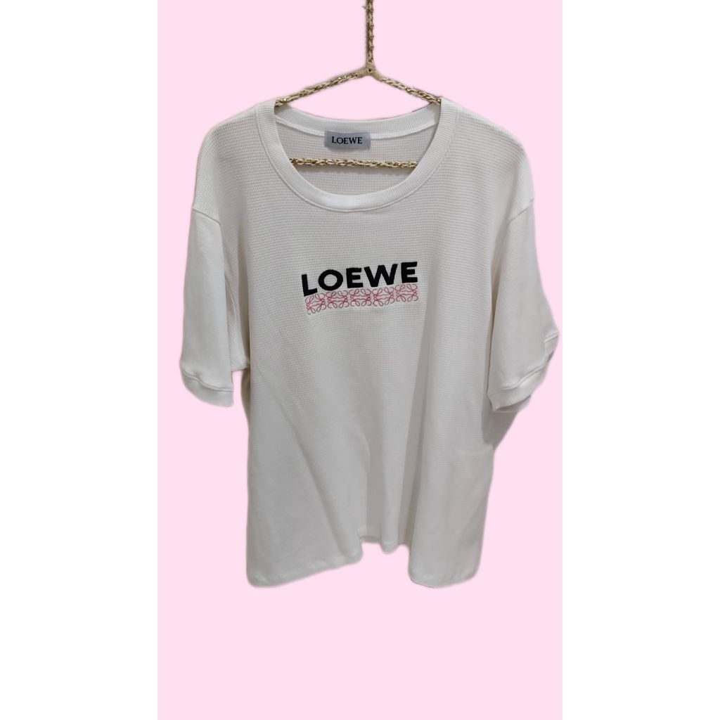 เสื้อยืดแฟชั่น สไตล์ LOEWE มือสอง
