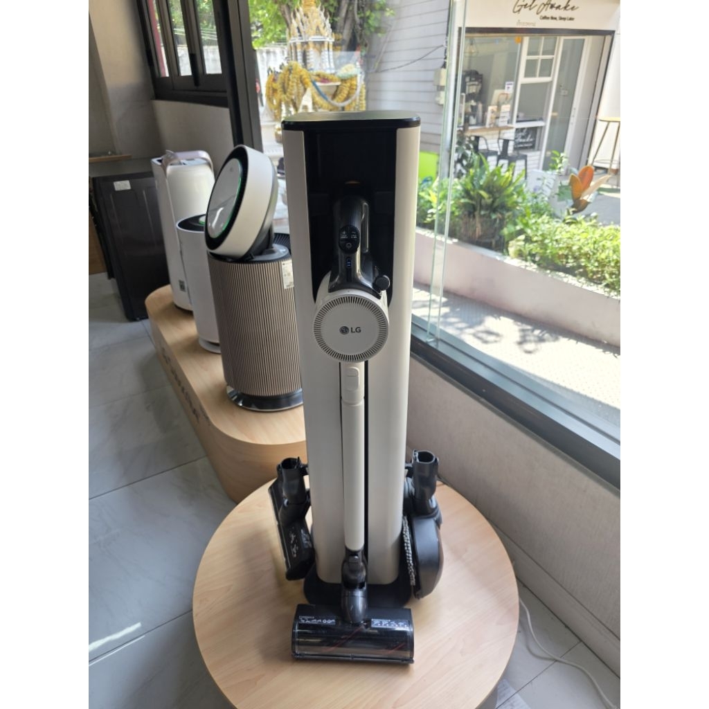 เครื่องดูดฝุ่นไร้สายแบบตั้งพื้นพร้อมแท่นเก็บฝุ่นอัตโนมัติ รุ่น LG CordZero A9T-CORE จาก LG
