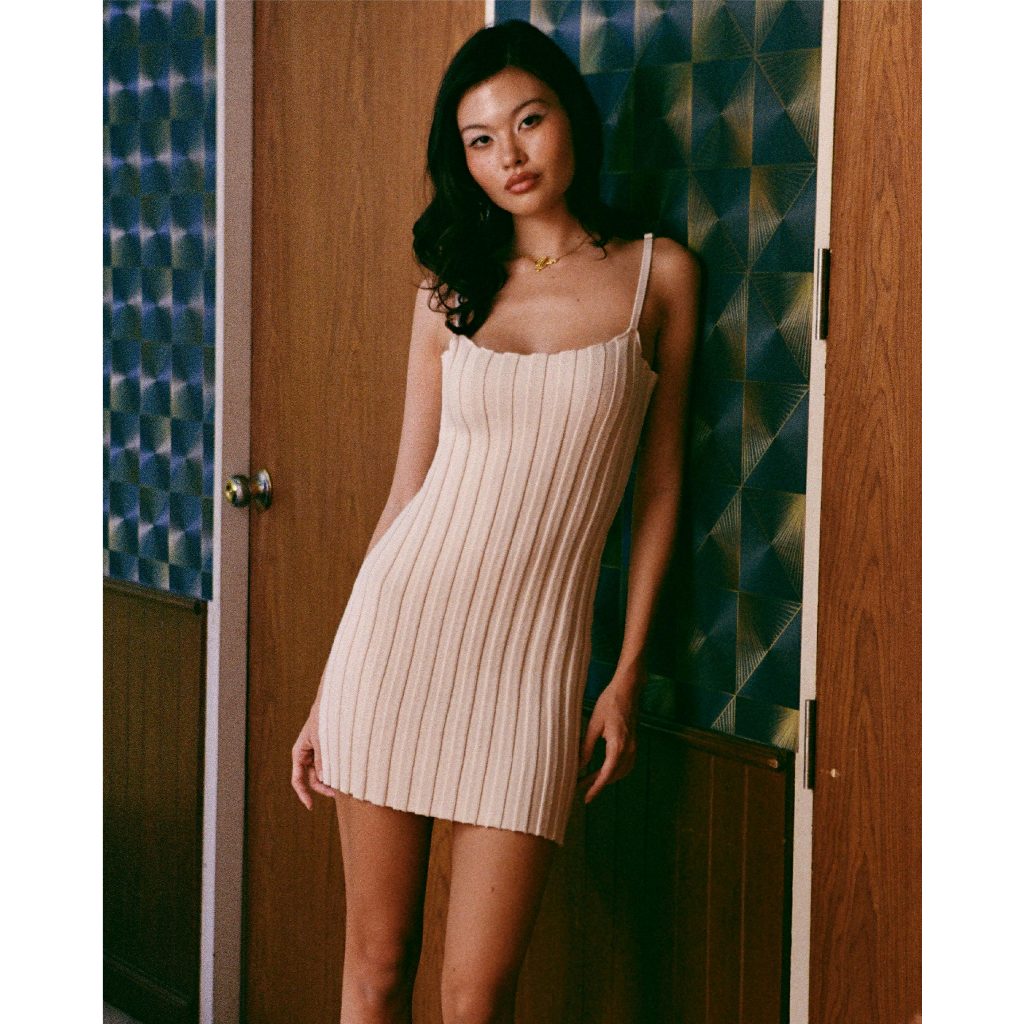 knitCircle - LAST KISS Dress x Van (2สี)  เดรสไหมพรมทรงสั้น ทอลายริบแนวตั้งทั้งตัว ความยาวเหนือเข่า ปรับความยาวสายได้