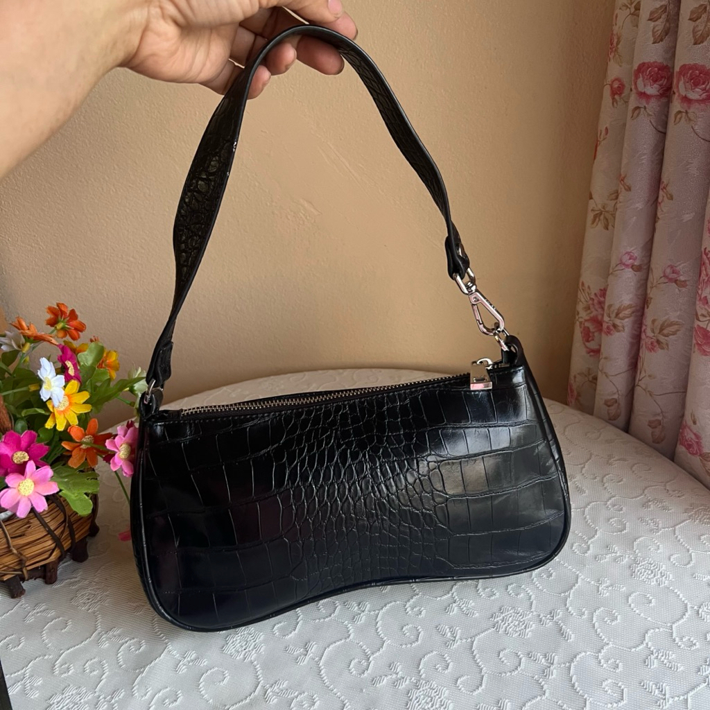 JW PEI แท้💯 คล้องไหล่ หนังพียูตีลาย สภาพดีสวย ซับในสะอาด ร่องรอยใช้งานมือสองเล็กน้อยมาก