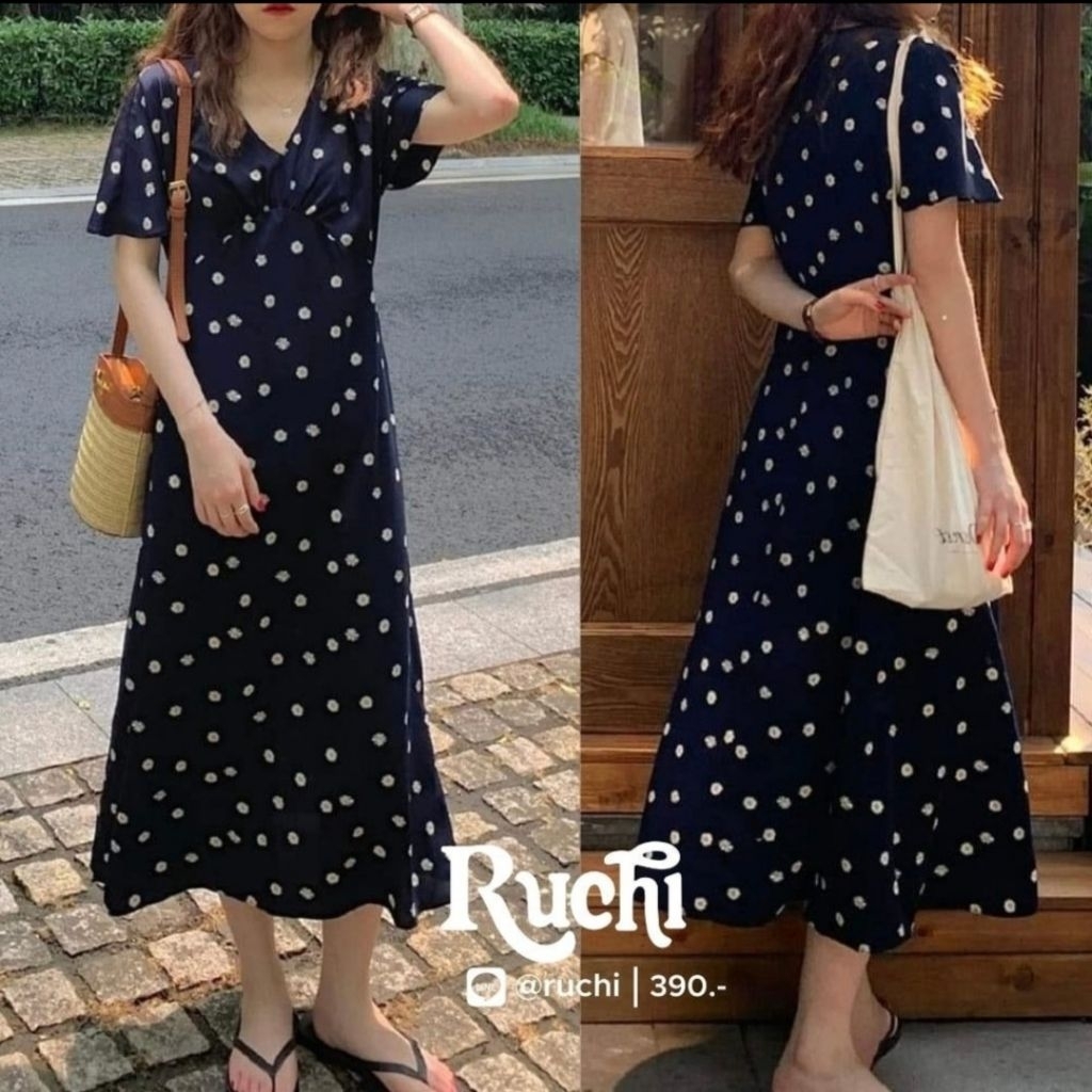 🌼ส่งต่อ🌼 Ruchi เดรสคอวี สีกรม ลายดอกเดซี่