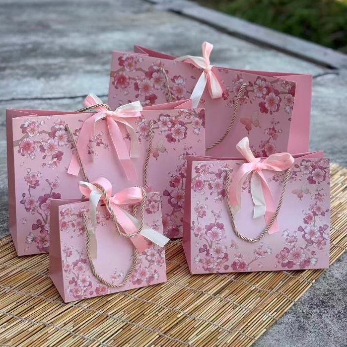 ✅มาใหม่✅ถุงกระดาษลายน่ารัก ถุงของขวัญลายดอกซากุระ สีชมพูพร้อมริบบิ้น ใส่ของขวัญ/ของรับไหว้สไตล์เกาหลี