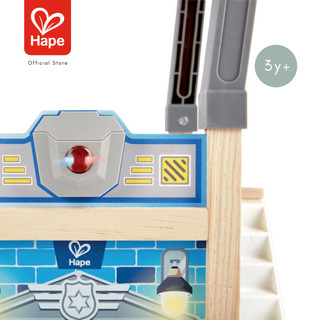 Hape - Metro Police Dept Playset        สถานีตำรวจ มีเสียงมีไฟ        3Y+ รูปที่ 5