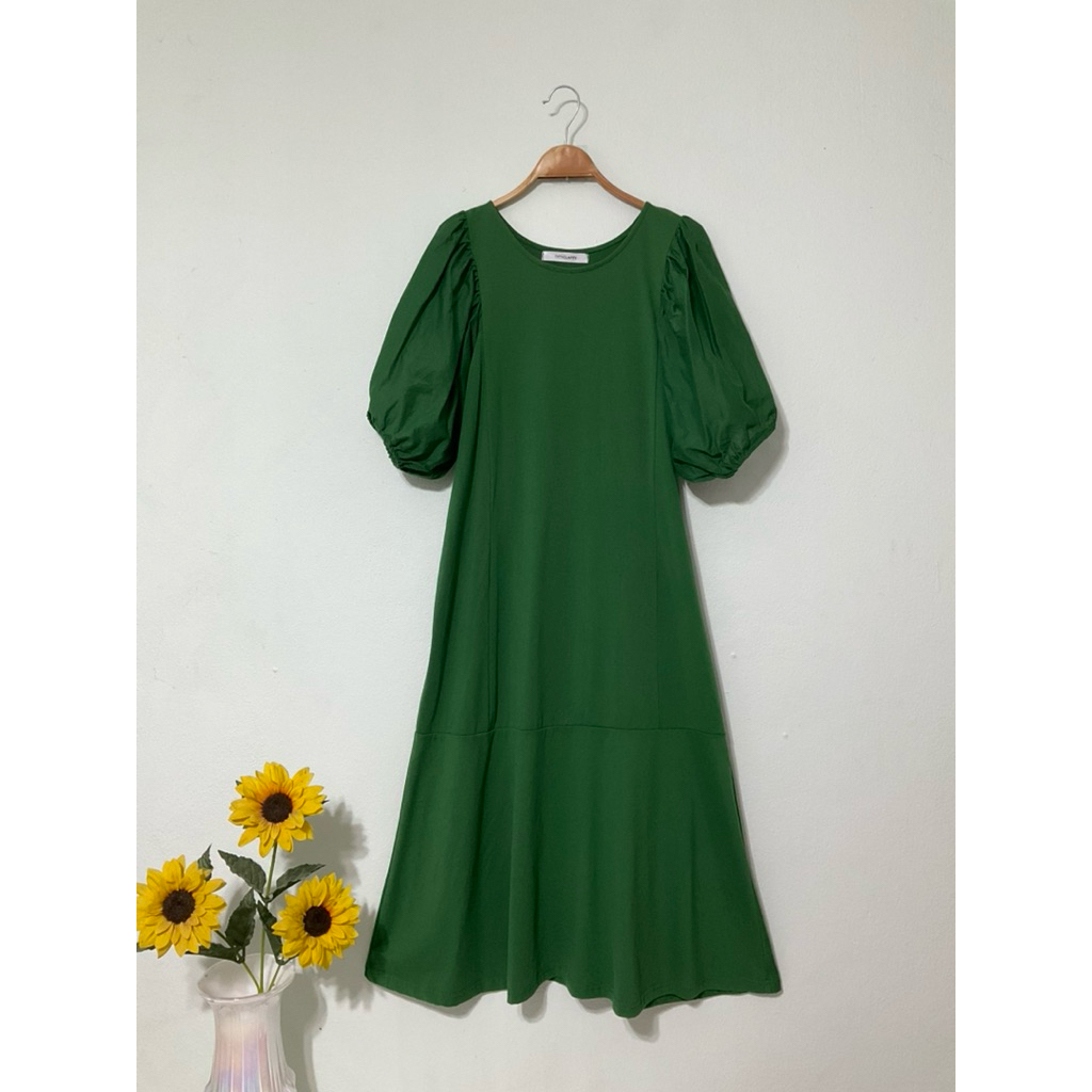DS160 ชุดเดรสมินิมอล TYTYCLAPPY สีเขียวอกผ้า40-42“ยาว45”ผ้าคอตตอนนุ่มยืดนิดๆแขนพองน่ารักมาก