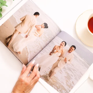 Photobook: โฟโต้บุ๊คทำง่าย ปกแข็ง 8x8 ทำเองบนแอป - ปกติ (20 หน้า) หรือ กางได้ 180° (12 หน้า)