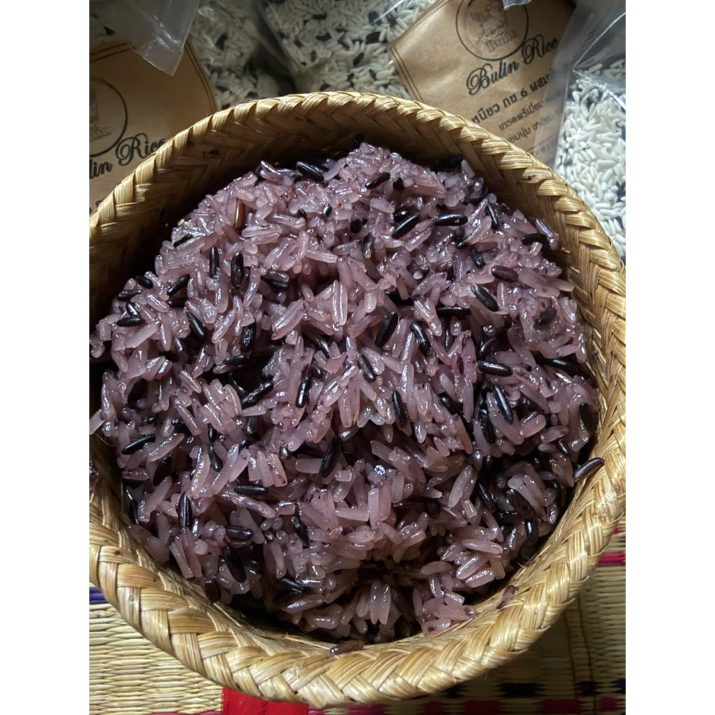 ขนาด1กิโลกรัม (ข้าวเหนียวใหม่ผสมข้าวเหนียวดำ)หอมนุ่มทานอร่อยจากชาวนาสุรินทร์ ตราBulin Rice