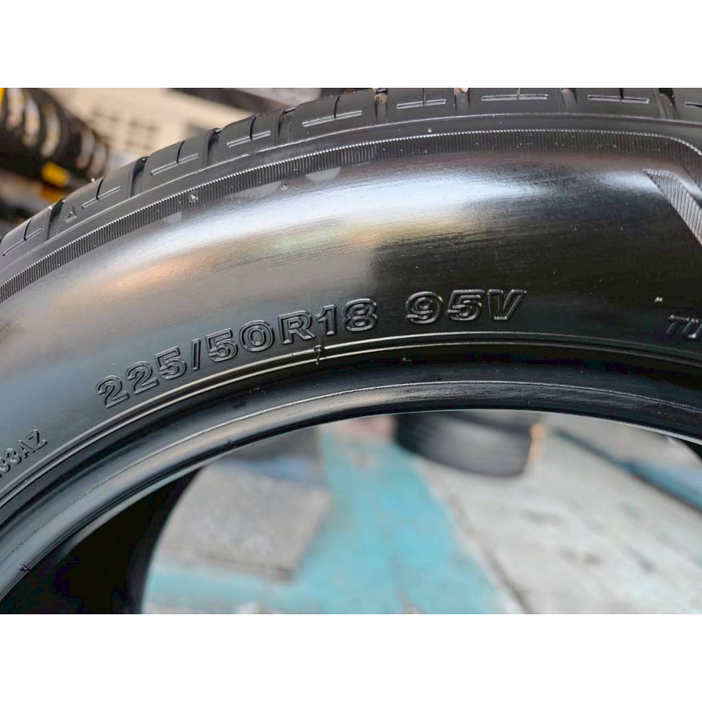 ยางเปอร์เซ็นต์ Bridgestone ขนาด 225 50 R18 ปี21 มีปะ ราคา 521 บาท