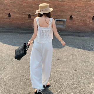 𝖩𝖨𝖲𝖮𝖮 𝖲𝖤𝖳 ชุดเซตเสื้อสายเดี่ยวผ้าฉลุลูกไม้ ผ้านุ่มใส่สบายเหมาะกับ summer มาพร้อมกับกางเกงเอวยางยืด แต่งปลายขาด้วยโบว์รูด
