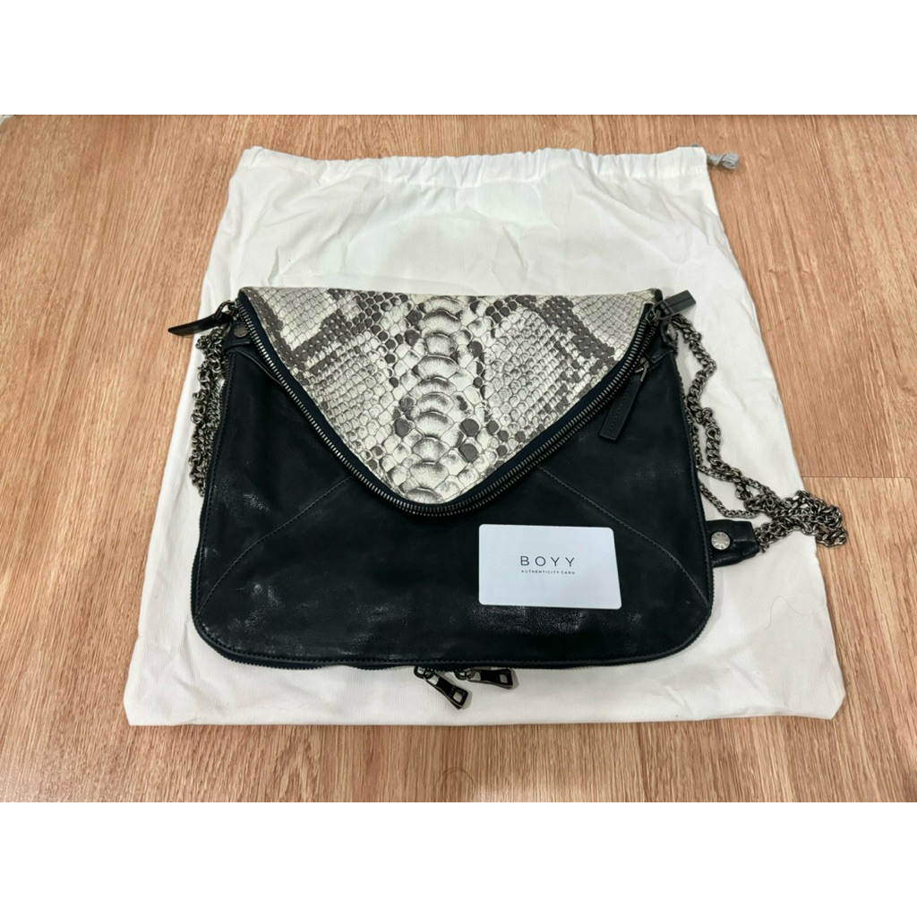 ใหม่ แท้ 💯 อุปกรณ์ครบ กระเป๋า Boyy slash bag medium size