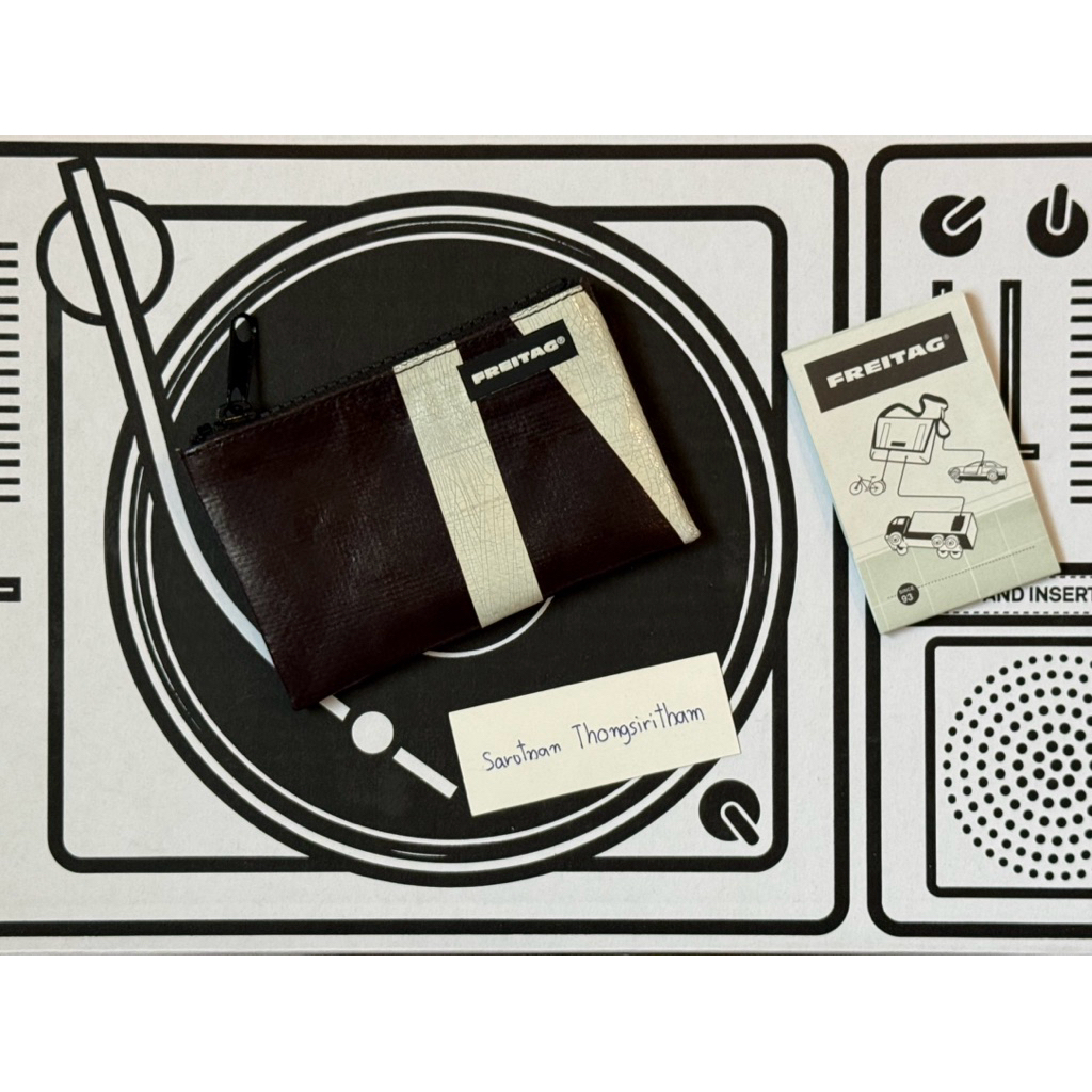 FREITAG BLAIR F05 มือ 1 (ผ้าน้ำตาลซิปดำ) 🤎🖤 เล่มครบ